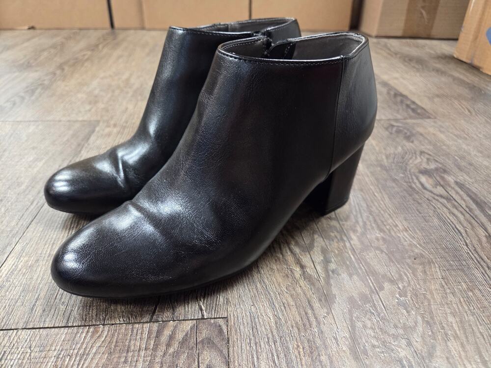 Lifestride Parigi Black Ankle Bootie Faux Leather Heel Boots Size 8.5M